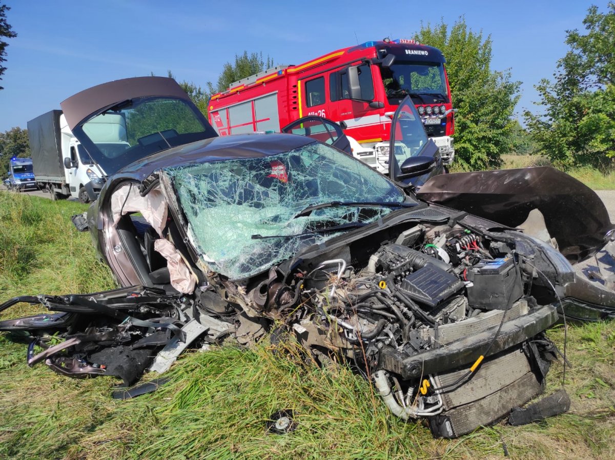 Groźny wypadek w Płoskini. Pasażerka zabrana śmigłowcem do szpitala