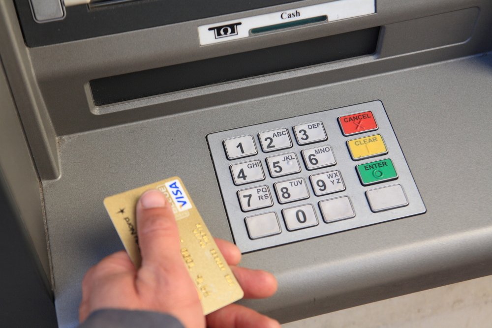 Nowy system w bankomatach. W razie kradzieży bankomat zafarbuje pieniądze specjalną farbą