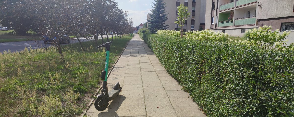 Pijany turysta jechał z synem na jednej hulajnodze. Przewrócili się i trafili do szpitala