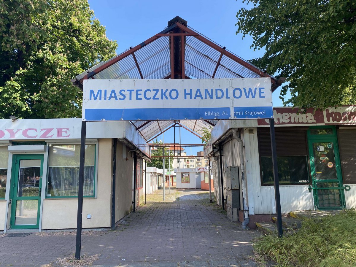 Wyburzą pawilony i co dalej? Jaka przyszłość czeka miasteczko handlowe przy czołgu?