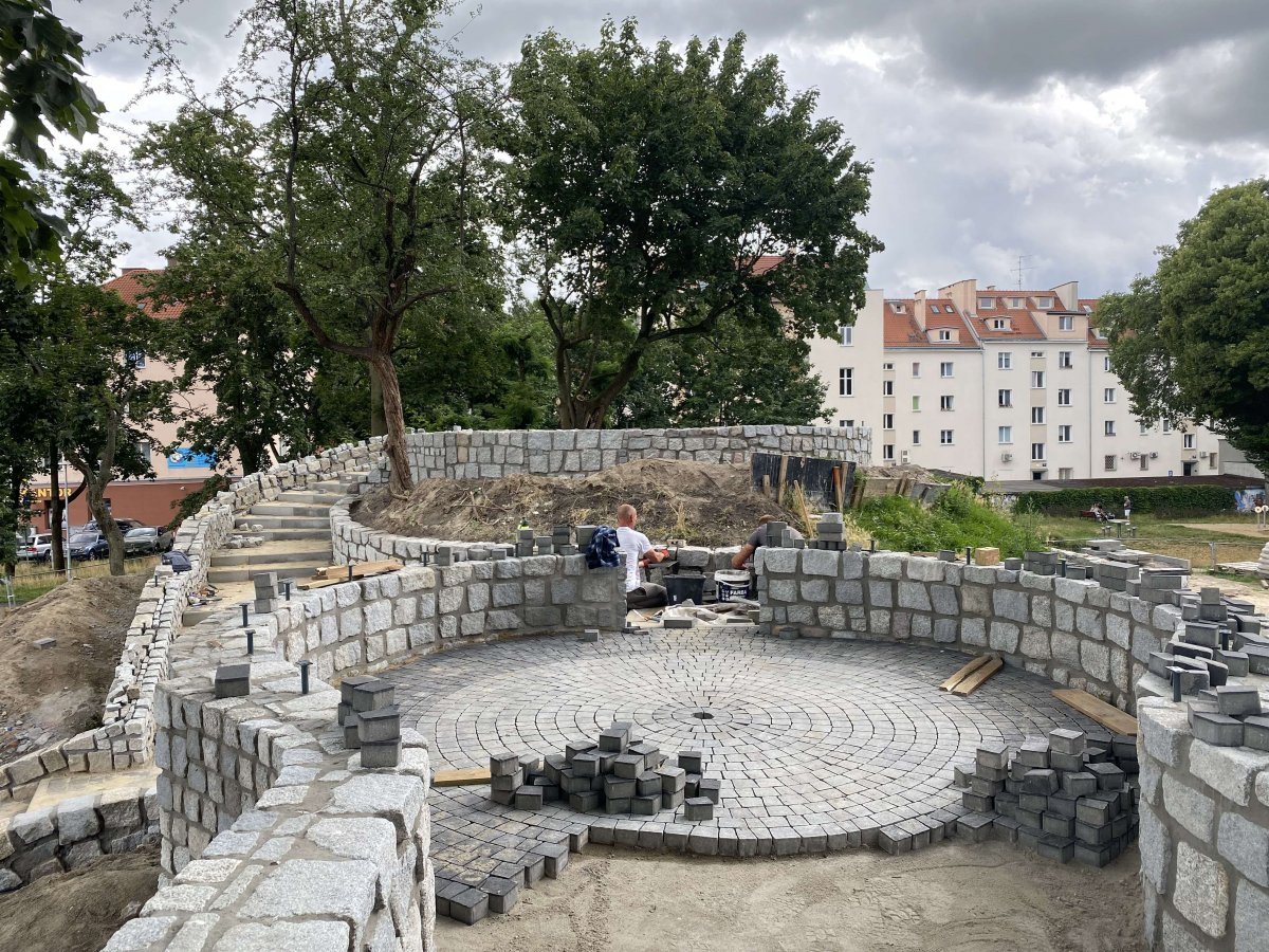 Elbląg: Trwa remont Groty w parku Planty [ZDJĘCIA]