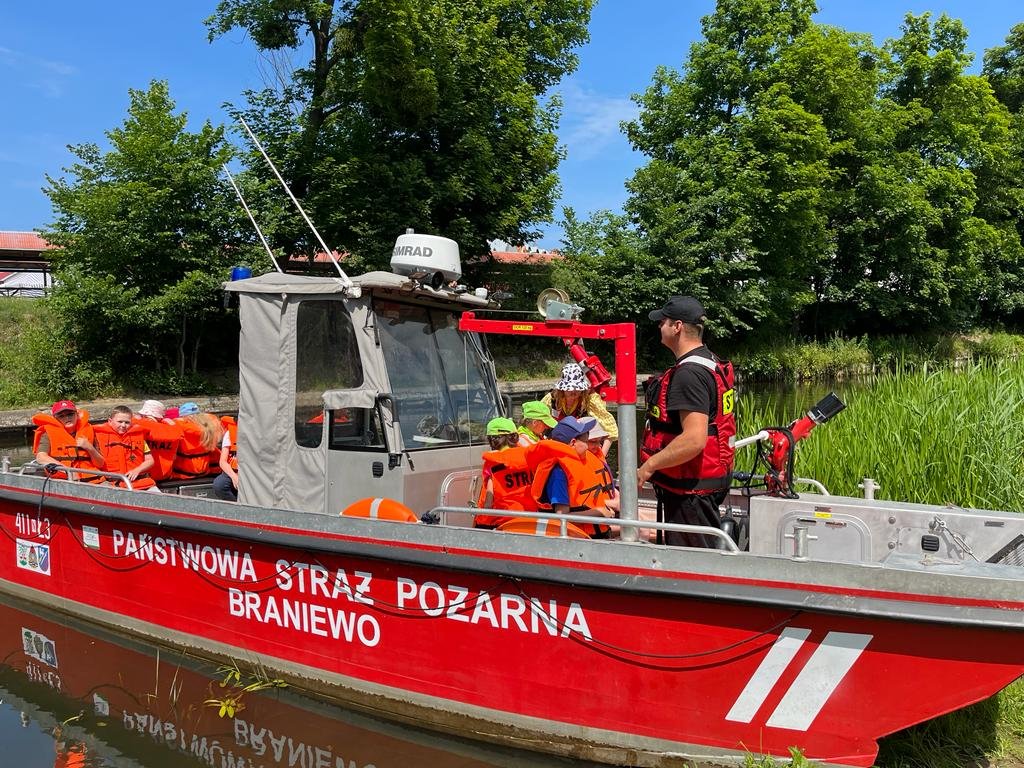 Harcerze z Biskupca odwiedzili braniewskich strażaków PSP