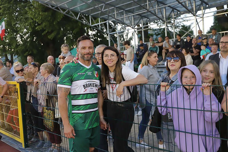 Braniewo ma już nowy stadion! W jego otwarciu uczestniczyło blisko dwa tysiące osób [ZDJĘCIA]