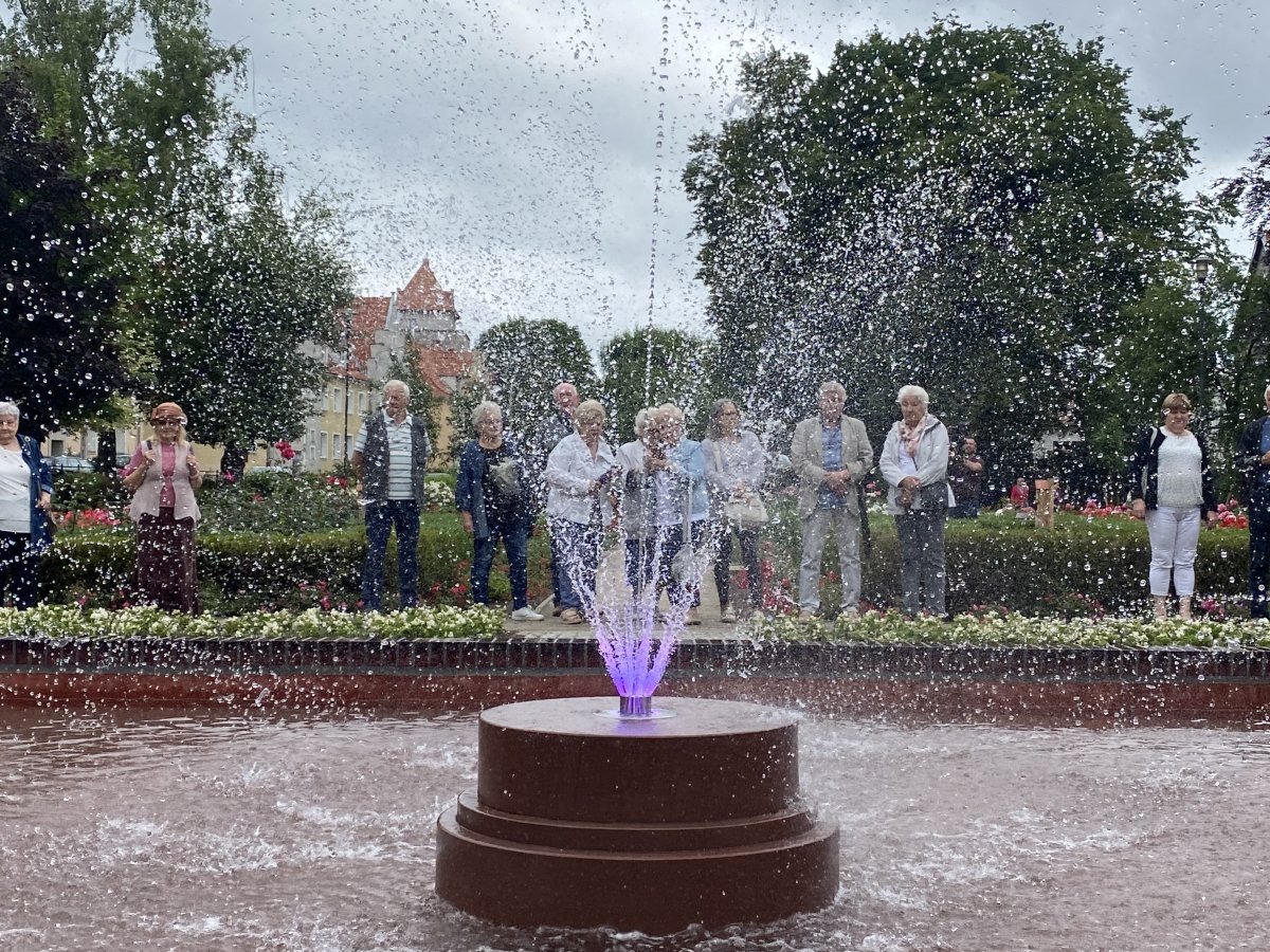 Elbląg: Fontanna w parku Kajki już działa. Kosztowała pół miliona złotych [ZDJĘCIA]