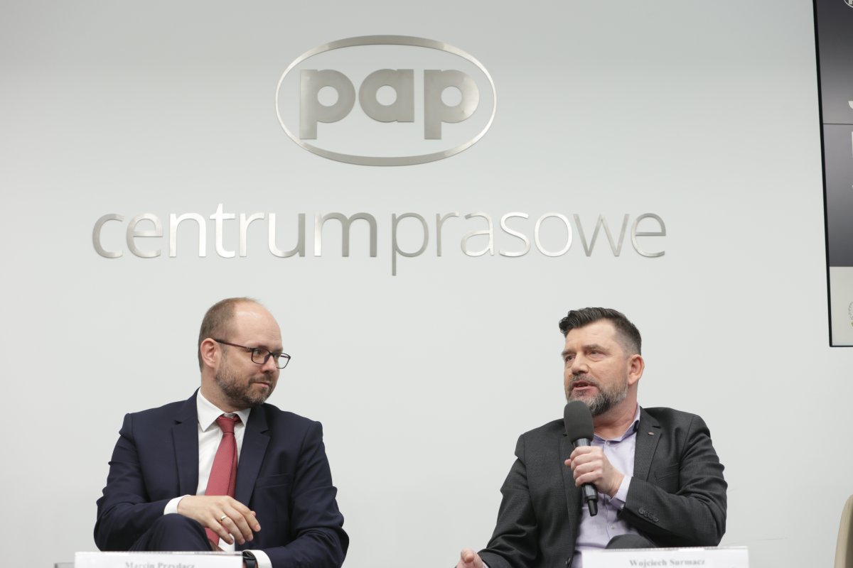 Edukacja i szybkie kontr działanie skutecznym sposobem walki z dezinformacją