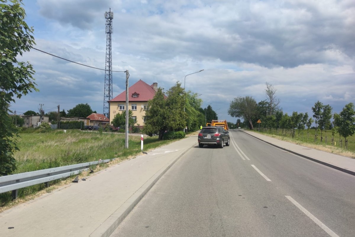 Pogrodzie: Potrącił kobietę prowadzącą wózek z 3-miesięcznym dzieckiem. Poszkodowana w stanie ciężkim trafiła do szpitala

