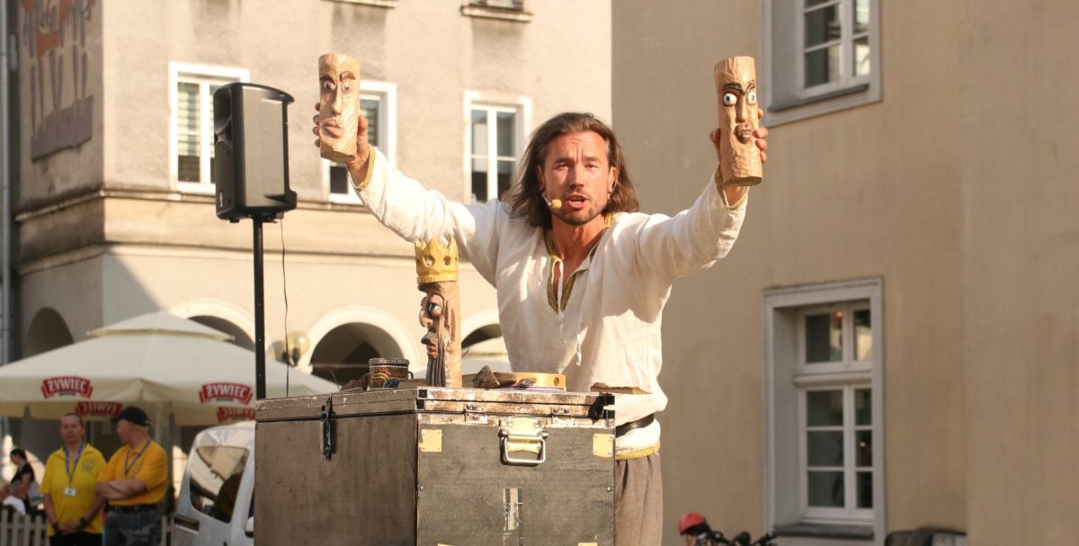 Elbląg: Rozbójnicy na ulicy i plenerowy spektakl teatralny. Pacynkowe lalko-szoł „Danka Grażyna z Goszyna” już w sobotę 3 czerwca
