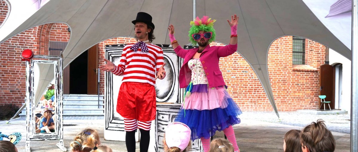 Elbląg: Teatralne lato w mieście. Rozbójnicy na ulicy powracają!