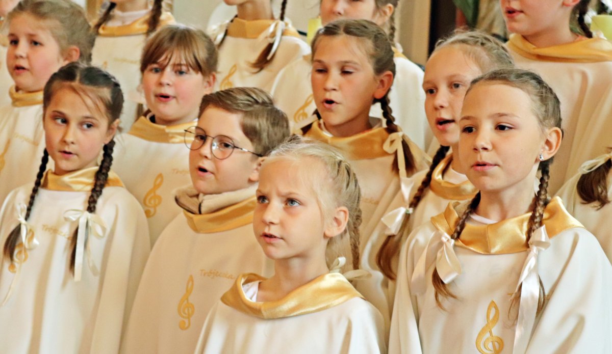Kto śpiewa, podwójnie się modli. XIV Festiwal Pieśni Religijnej dla Mieszkańców Żuław i Mierzei Wiślanej w Kmiecinie [ZDJĘCIA]