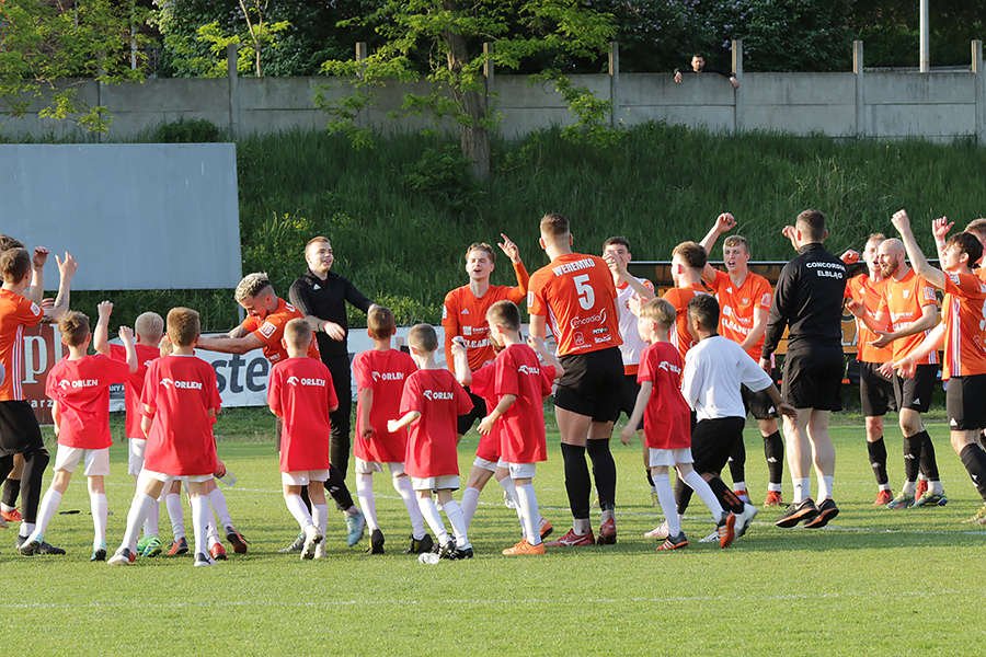 Concordia Elbląg pokonała Mławiankę Mława 2:1 i opuściła strefę spadkową [ZDJĘCIA]