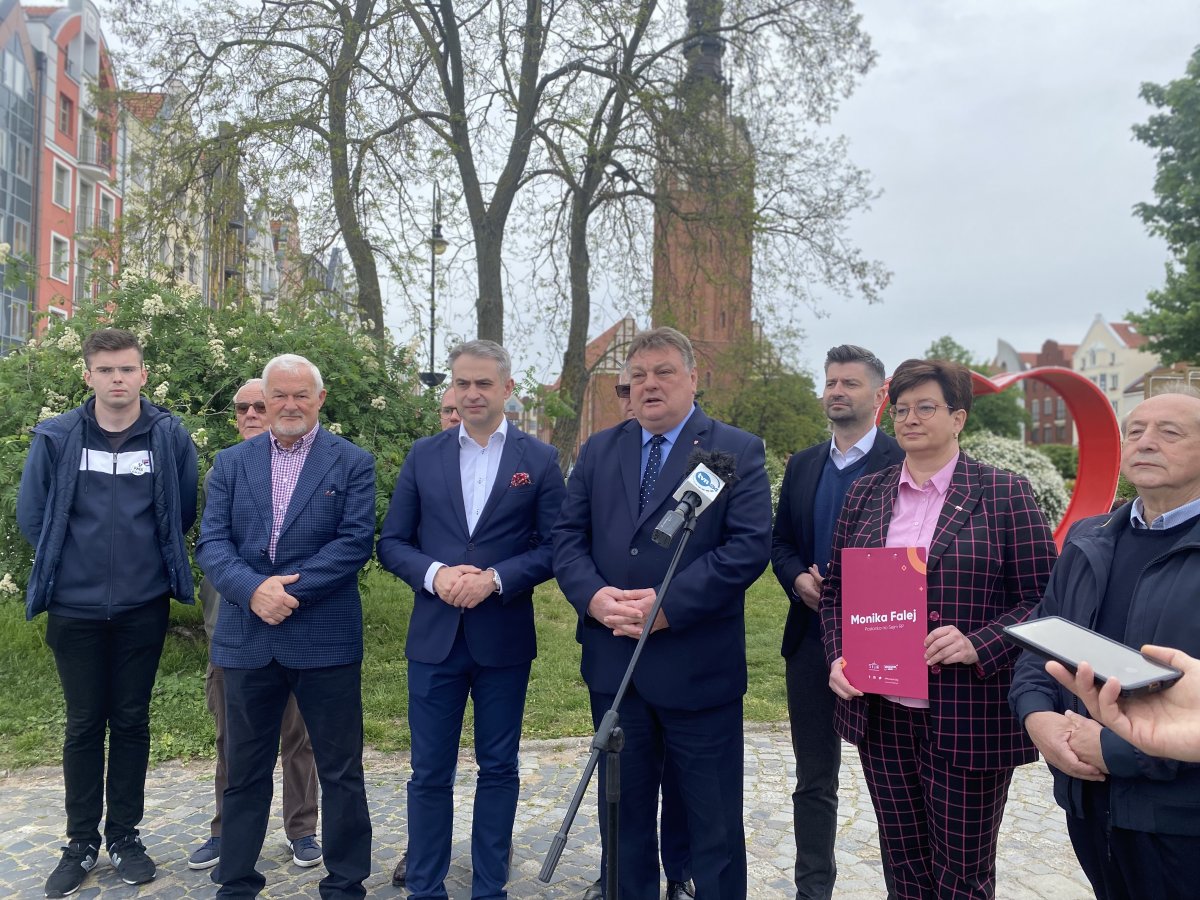 Parlamentarzyści i działacze Lewicy przyjechali do Elbląga rozmawiać z mieszkańcami