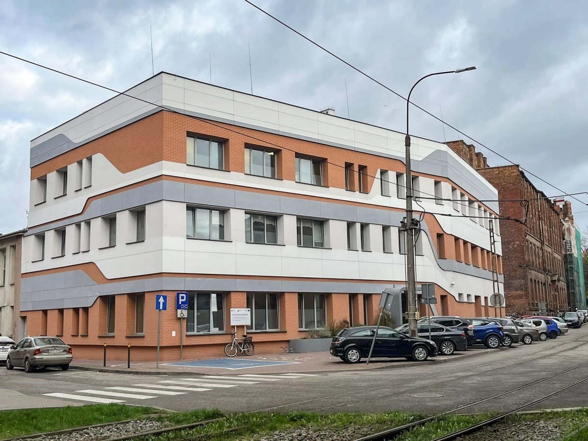 Elbląg: Centrum Rehabilitacji zostało przejęte przez Szpital Miejski, a dyrektora przenoszonej placówki wydalono tuż przed emeryturą. Czy były dyrektor został zwolniony dyscyplinarnie, bo pisał w sieci niewygodne komentarze?