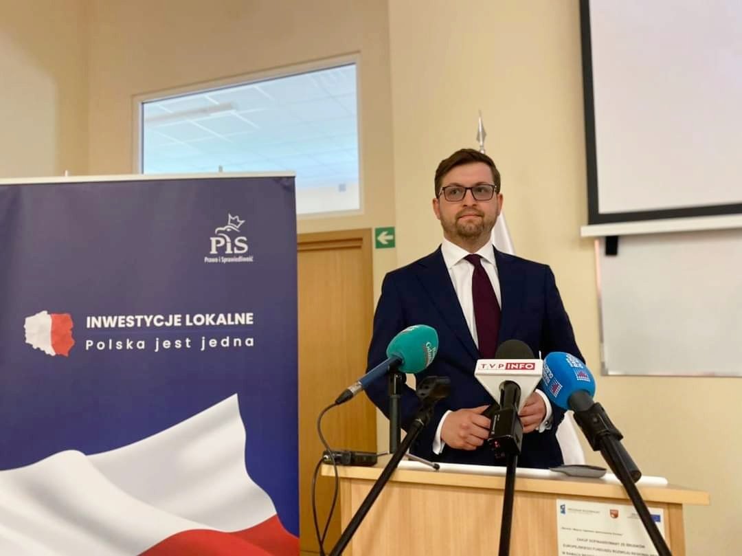 Elbląg: Wiceminister aktywów państwowych Andrzej Śliwka w ramach akcji „Polska jest jedna — Inwestycje Lokalne” podsumował inwestycje, zrealizowane w ostatnich latach w regionie ze środków rządowych. Rząd Prawa i Sprawiedliwości współpracuje z samorz