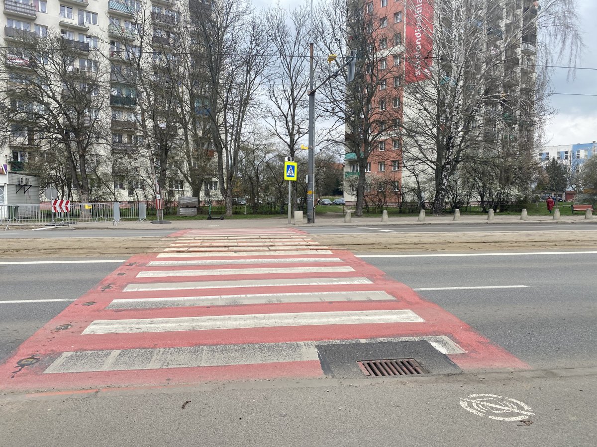 Elbląg: Nowe skrzyżowanie z Grunwaldzką już we wrześniu. Zniknie przejście dla pieszych przy markecie Elzam. Jak zmieni się organizacja ruchu w tym rejonie? [ZDJĘCIA]