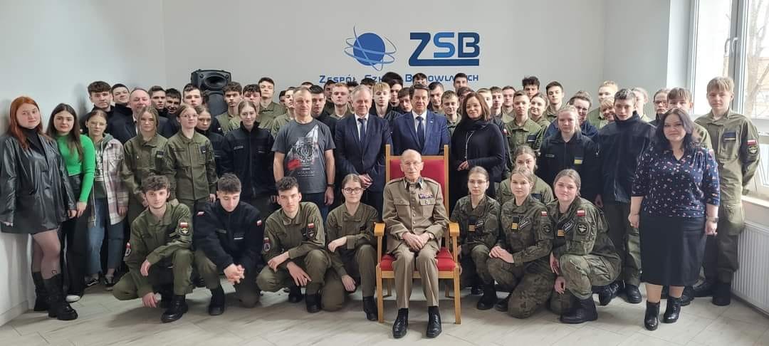 Zespół Szkół Budowlanych w Braniewie realizuje program wychowania patriotycznego. Uczniów odwiedził nie tak dawno Franciszek Batory