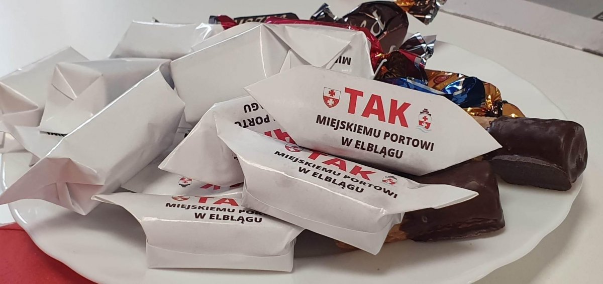 Elbląg: Bilbordy, ulotki i krówki. Ile kosztuje kampania portowa prezydenta Witolda Wróblewskiego? Kto finansuje kampanię? Ratusz wciąż milczy na temat kosztów kampanii pod nazwą: Powiedz tak miejskiemu portowi
