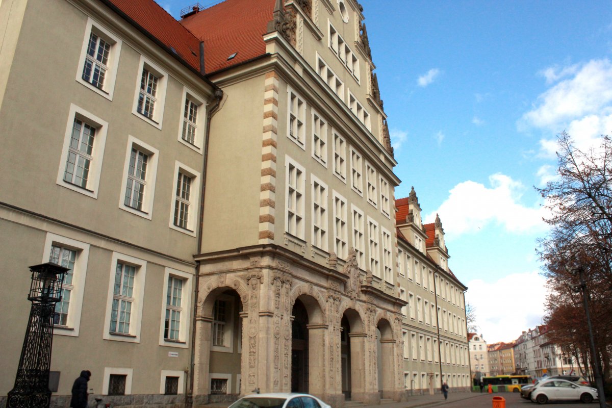Goryń: Oblał żonę benzyną i podpalił. Sąd w Elblągu skazał go za usiłowanie zabójstwa, ale sąd apelacyjny w Gdańsku zmienił wyrok na łagodniejszy. Prokurator Generalny Zbigniew Ziobro chce surowszej kary. Wniósł kasację do Sądu Najwyższego