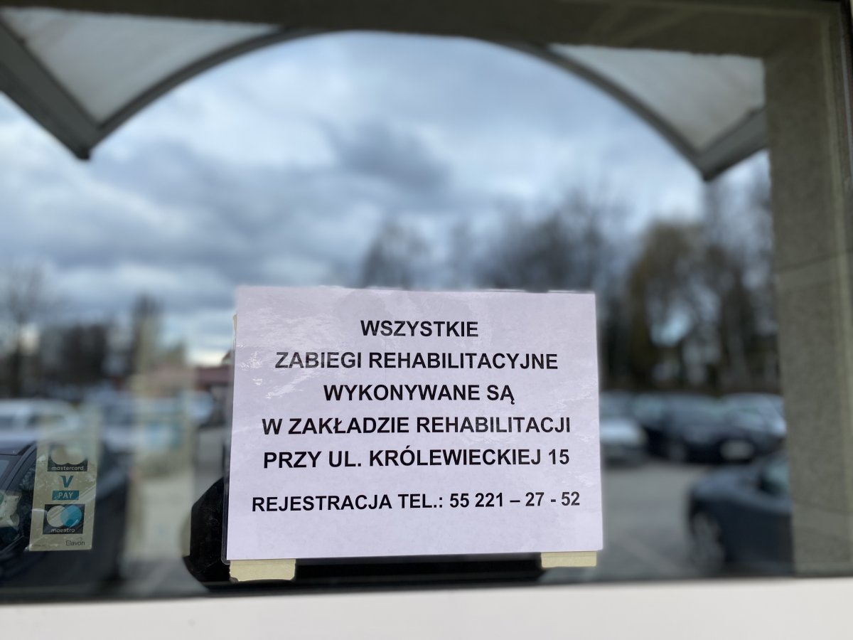 Rehabilitacja przy ul. Brzeskiej zamknięta. Miejsce udzielania świadczeń rehabilitacyjnych przeniesione na ul. Królewiecką. Pacjenci zdezorientowani. Zabrakło podstawowych informacji o dalszym losie filii