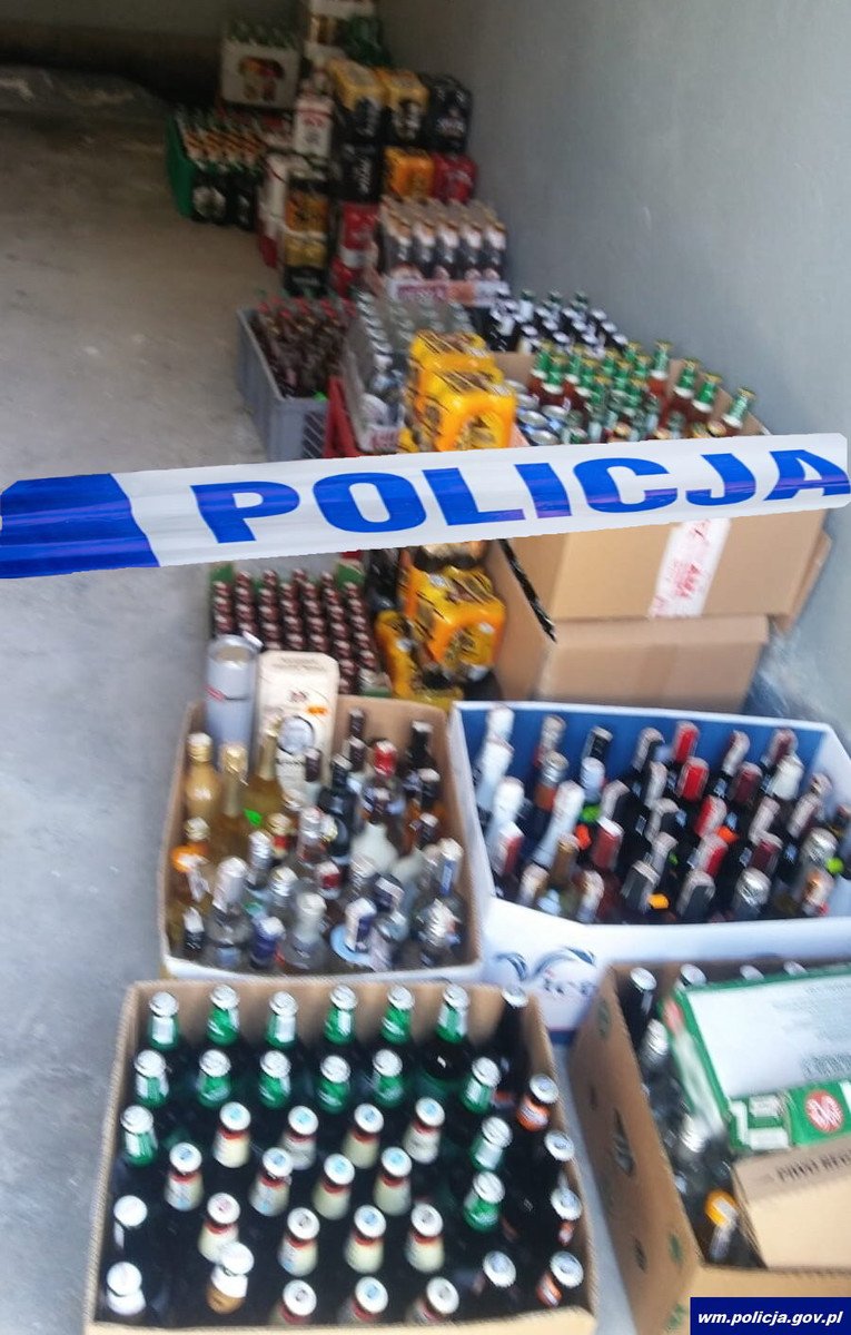 Elbląg: W sklepie przy ul. 1 Maja sprzedawali nielegalny alkohol bez koncesji. Teraz właściciel odpowie przed sądem