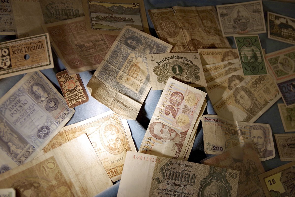 Banknoty i monety z PRL-u zyskują na wartości. Poszukują ich kolekcjonerzy
