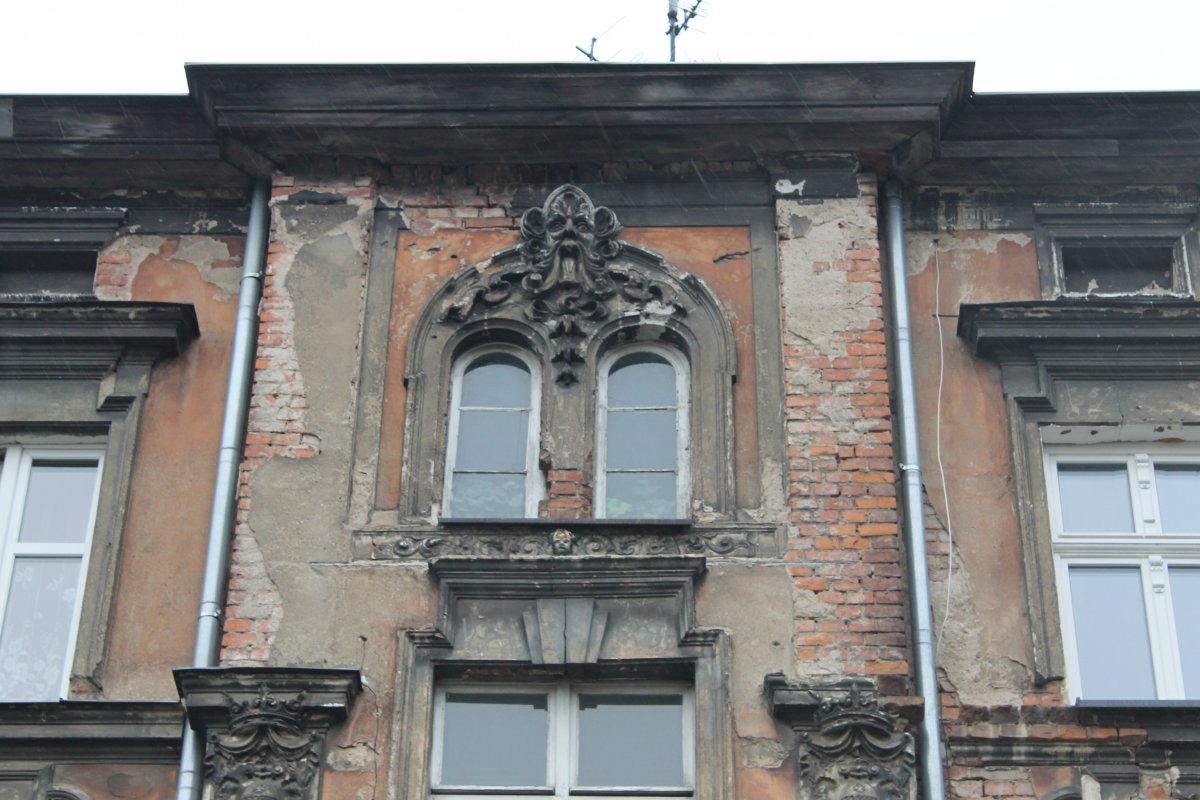 Zabytkowe kamienice przy ul. Zamkowej już niedługo odzyskają swój dawny blask. Odnowiona głowa Neptuna będzie symbolizowała związek Elbląga z morzem. Koszt prac konserwatorskich wyniesie 600 tys. zł. 100 tys. zł ma przekazać miasto?