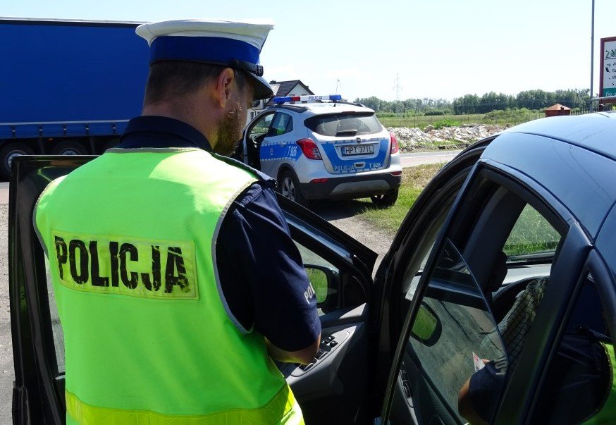 Braniewo: Chciała uniknąć odpowiedzialności, więc podała dane osobowe swojej siostry. Teraz będzie tłumaczyła się przed sądem