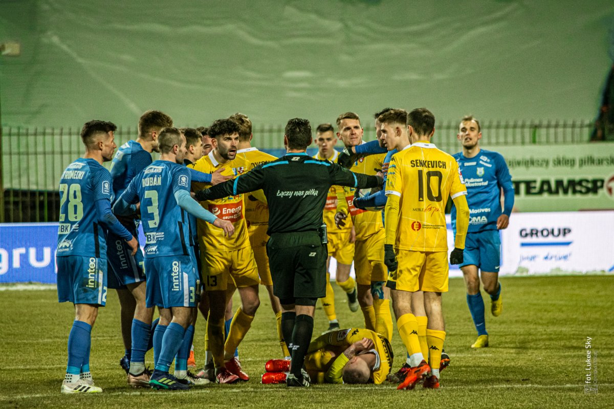 Po meczu Olimpia Elbląg – Stomil Olsztyn. Z remisu bardziej zadowoleni są gospodarze
