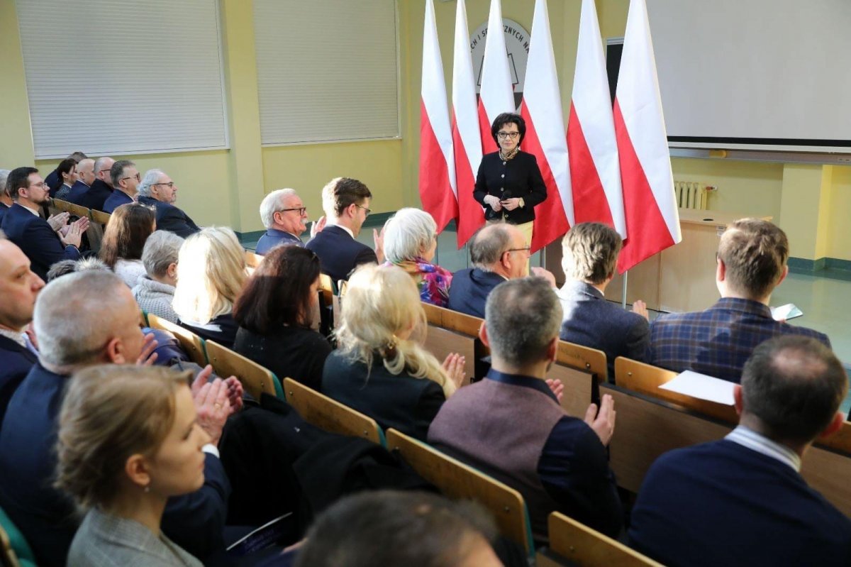 Marszałek Witek: Przed nami walka między cywilizacją, jaką znamy, a cywilizacją zniewolenia