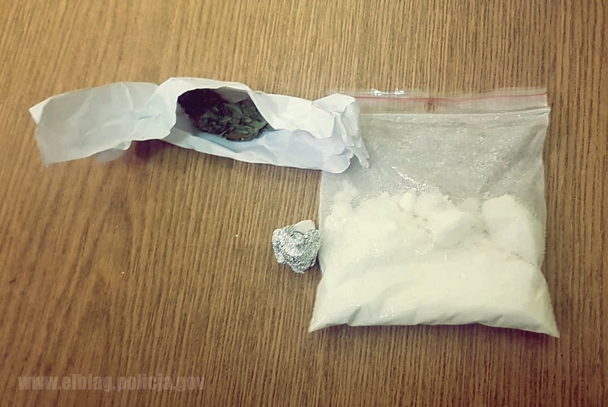 Kryminalni weszli do jednego z mieszkań przy ul. Czerniakowskiej. 23-latek w rękach policji
