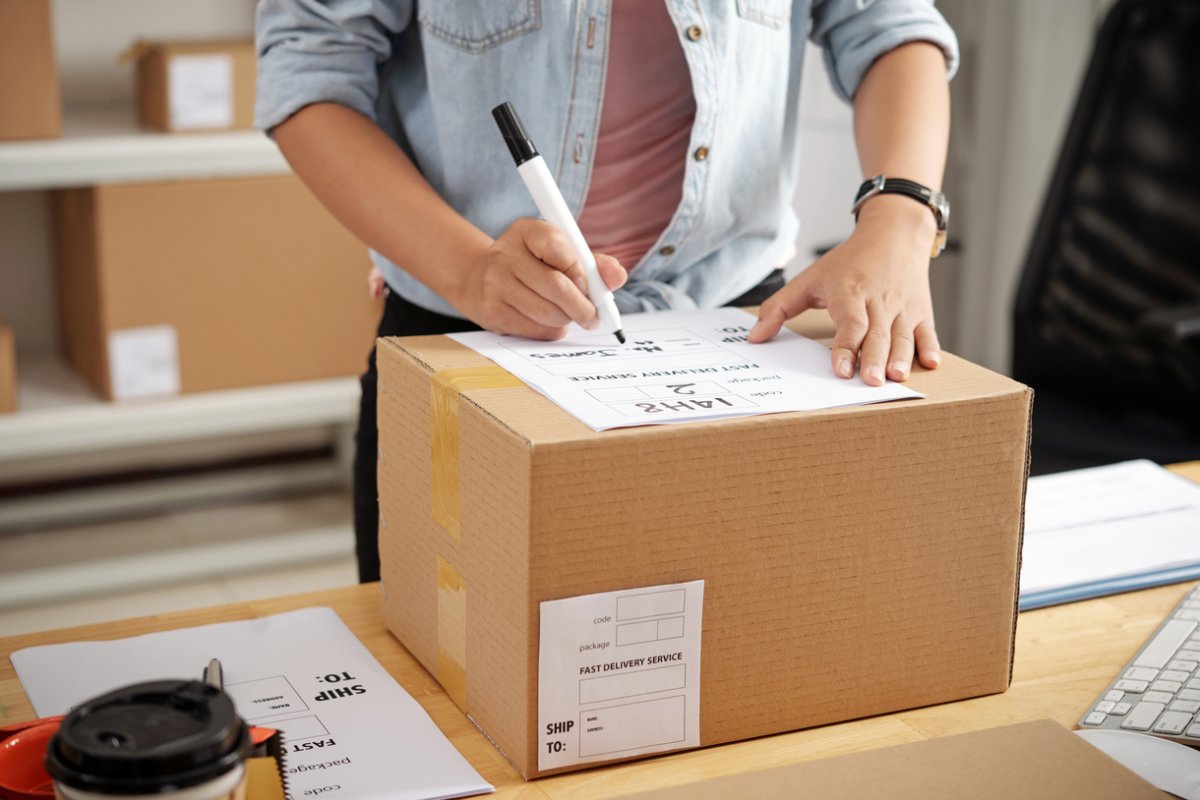 Obsługa logistyczna sklepu internetowego – o czym należy pamiętać?
