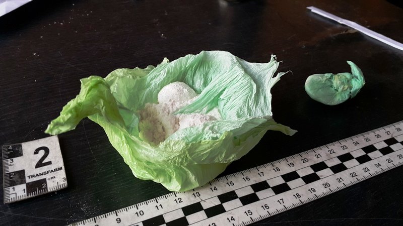 Elbląg: Mieli przy sobie podejrzane woreczki. Okazało się, że to amfetamina i marihuana. Grozi im więzeinie