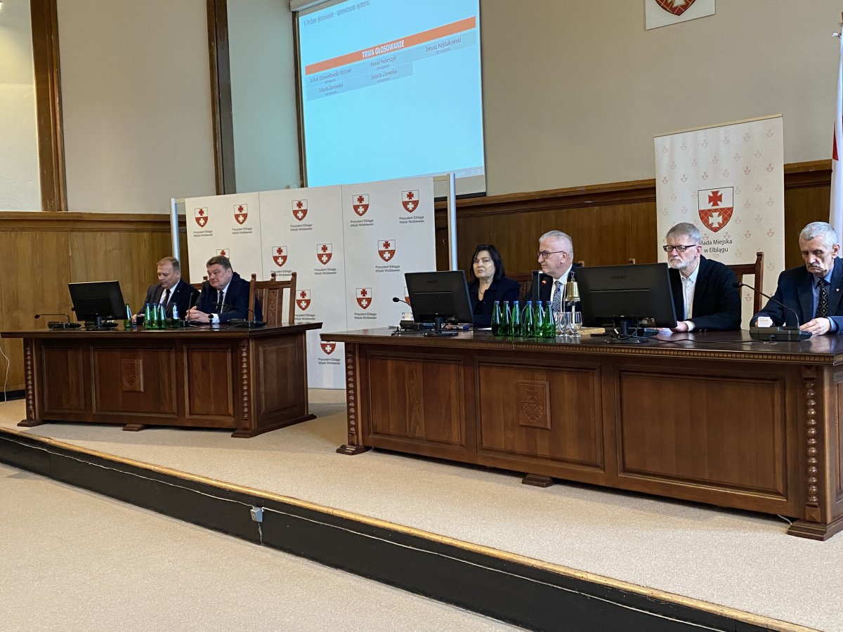 Negocjacje w sprawie elbląskiego portu i spór o jawność projektu listu intencyjnego. Rada Miejska podjęła uchwałę dotyczącą zdjęcia klauzuli poufności