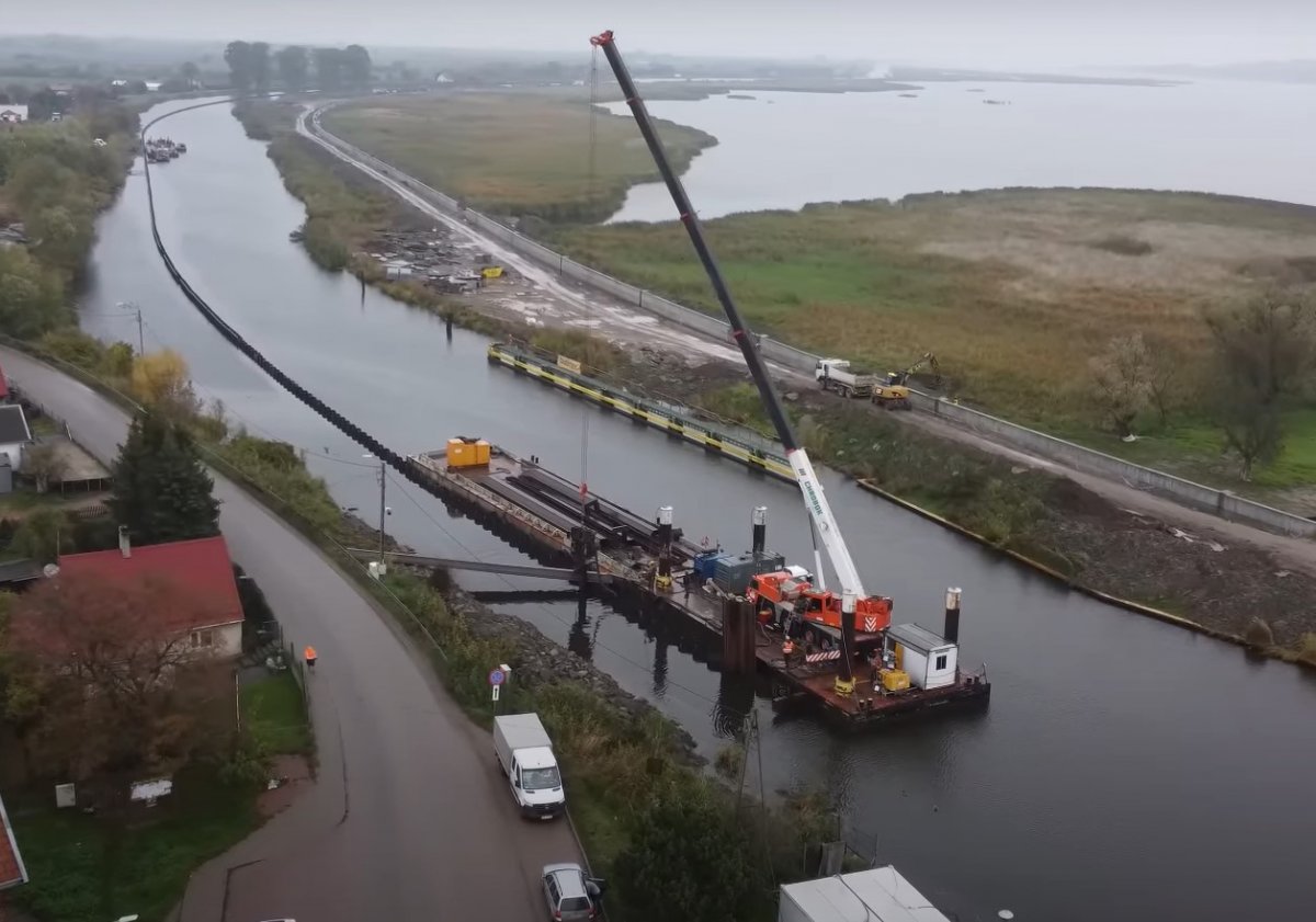 Budowa drogi wodnej łączącej Zalew Wiślany z Zatoką Gdańską. Prace na rzece Elbląg trwają. Co słychać na budowie? 