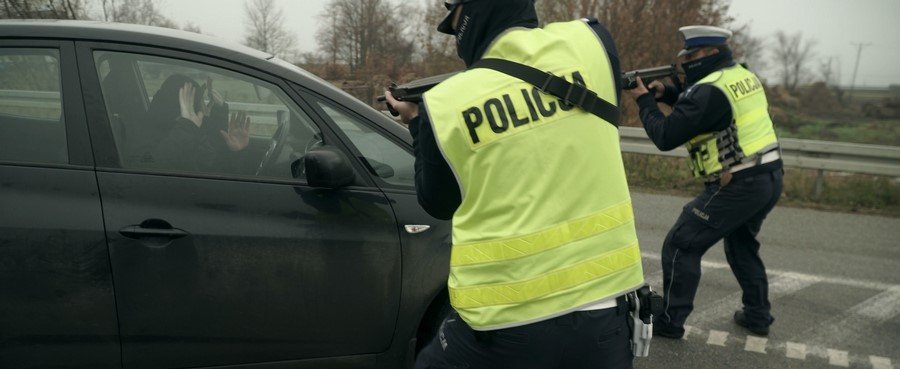 Stegna: Zamaskowany mężczyzna napadł na bank. Został zatrzymany po policyjnym pościgu
