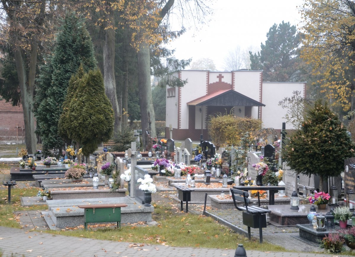 Zwrot kosztów pogrzebu z ZUS. Zasiłek pogrzebowy: dla kogo i ile?