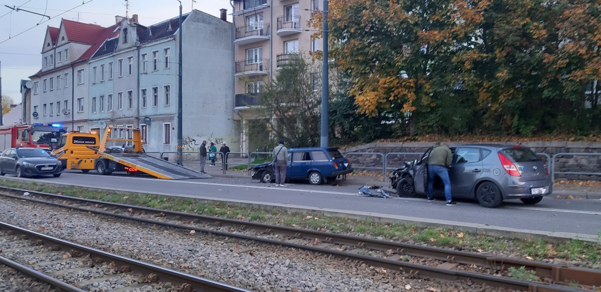 Elbląg: Kolizja na Browarnej. Sprawca zbiegł z miejsca zdarzenia