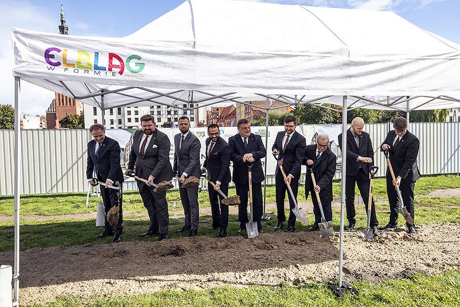 Ruszyła budowa nowoczesnego biurowca Porta Mare w Elblągu w ramach Programu Fabryka. Wbito już symboliczne łopaty