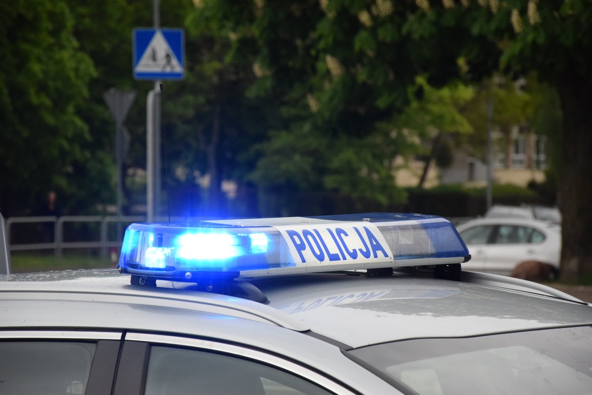 Elbląg: 
Obywatelskie zatrzymanie nietrzeźwego kierowcy na starej siódemce. Miał 3 promile i wypadł z samochodu
