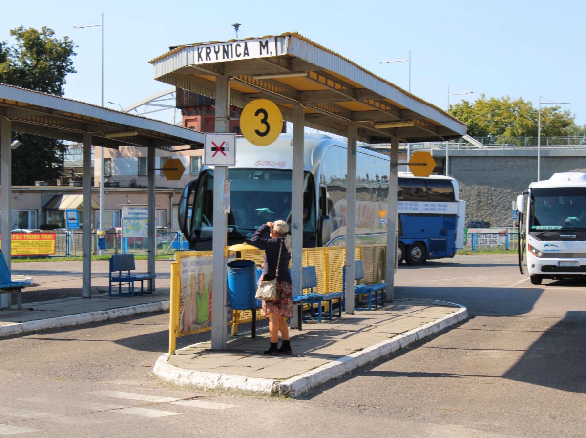 Elbląg: Pił alkohol na dworcu PKS i awanturował się z kierowcą autobusu. Sąd ukarał go grzywną