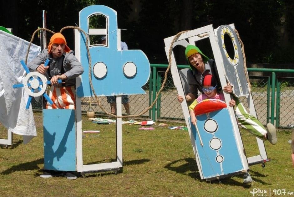 Rozbójnicy na ulicy 2022: Już w niedzielę 14 sierpnia plenerowy spektakl teatralny Odkrywcy