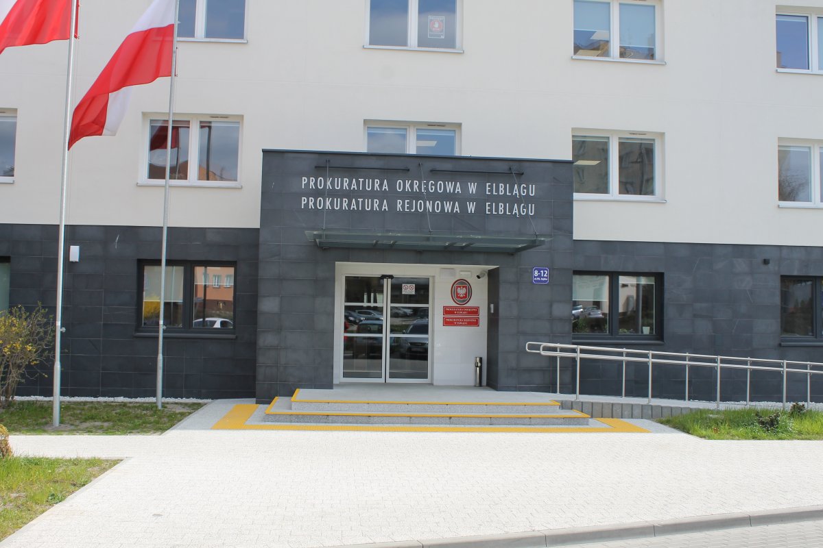 Elbląg: Zbrodnia przy Pionierskiej. Czy dochodzenie przejmie prokuratura wojskowa?