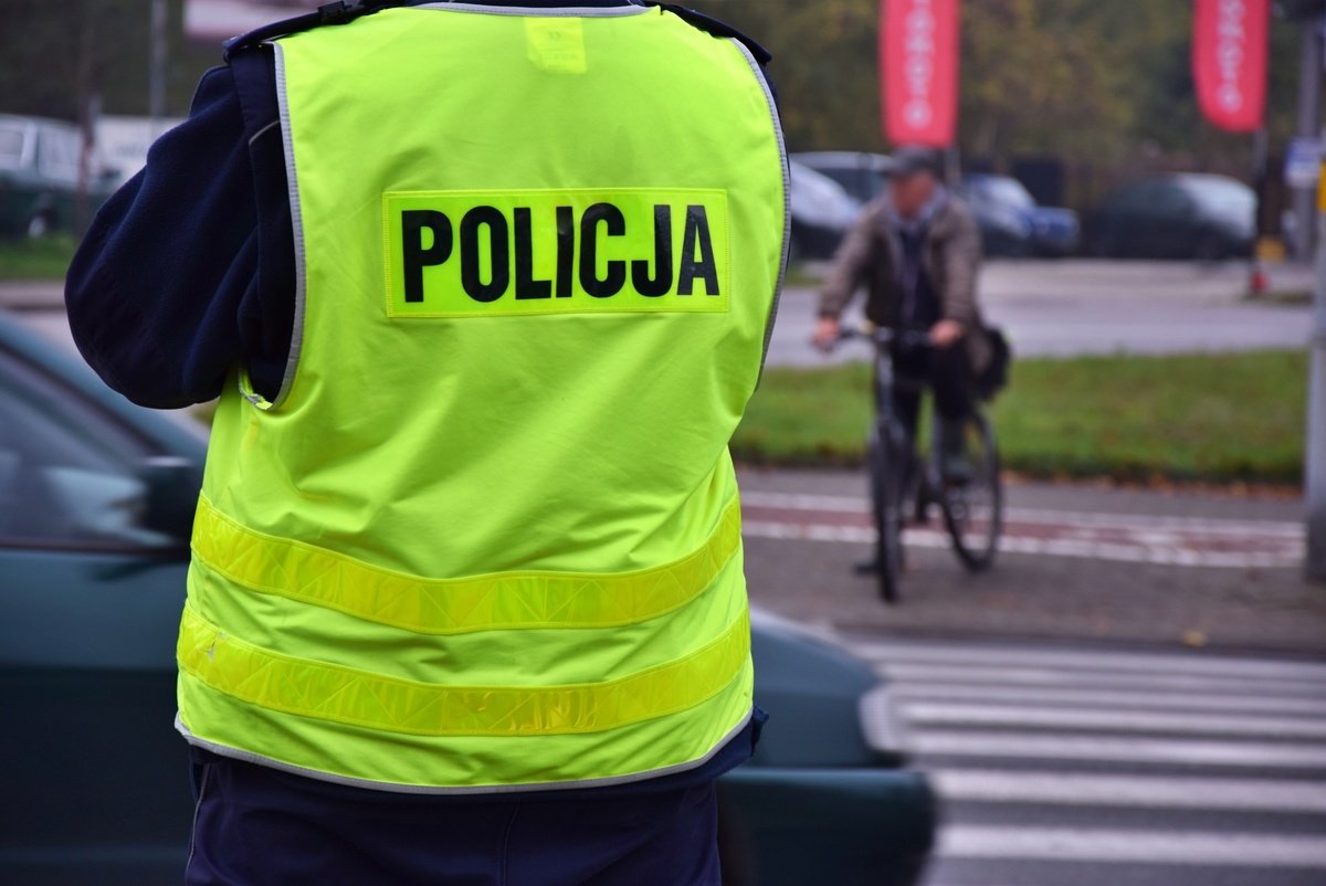 Elbląg: Uderzył rowerem w radiowóz. Miał 3 promile alkoholu w organizmie