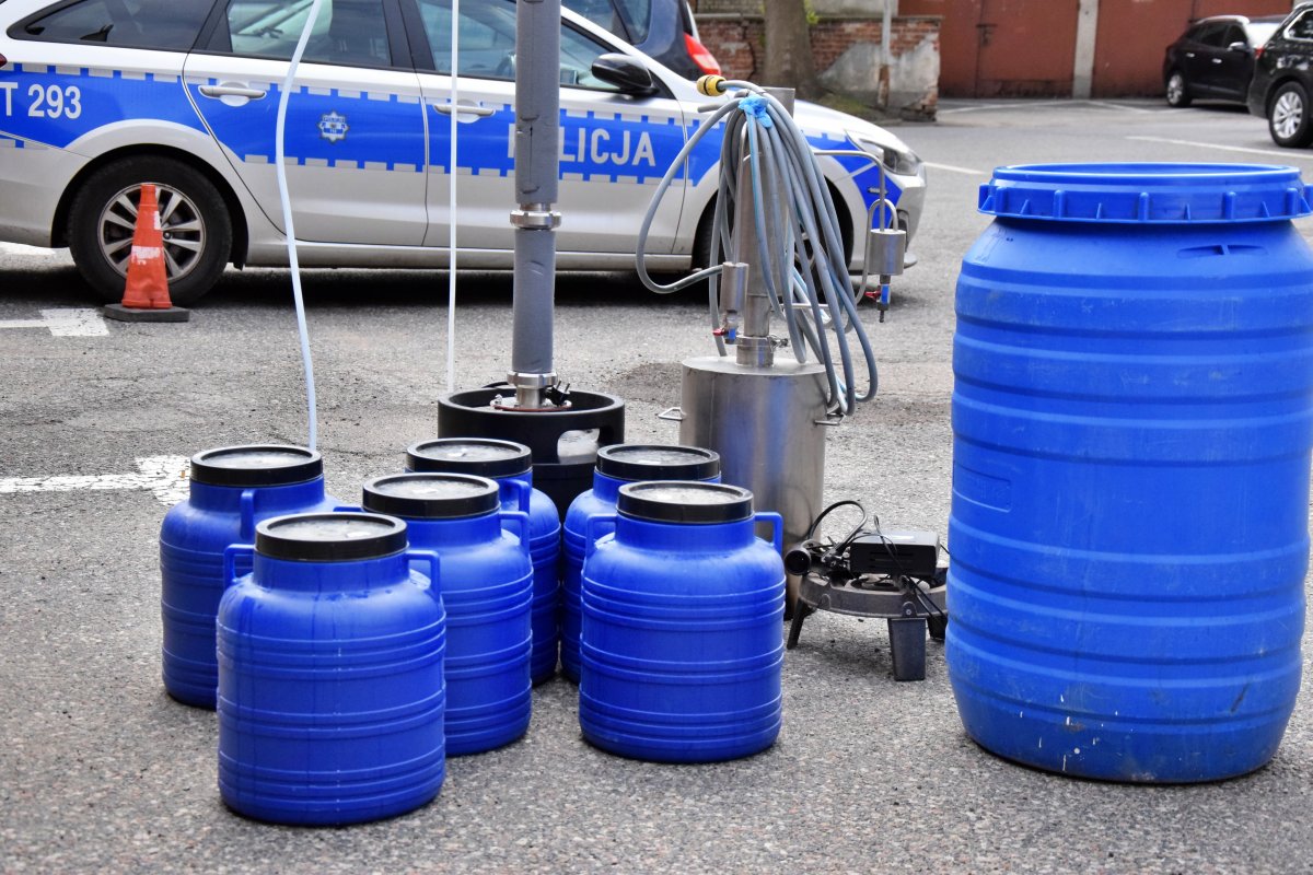 Elbląg: Policjanci zlikwidowali nielegalne rozlewnie alkoholu