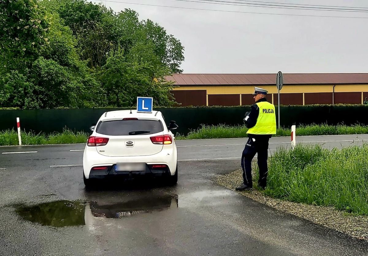 Elbląg: Kursant jechał zbyt szybko, mandat dostał instruktor