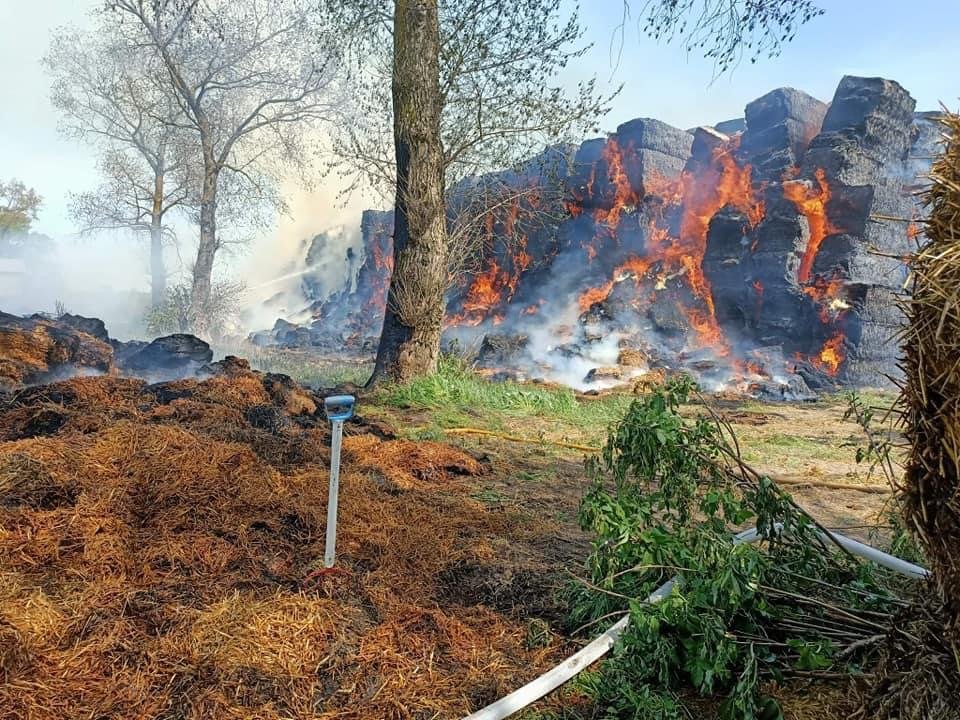Rakowo: Pożar sterty słomy w kostce