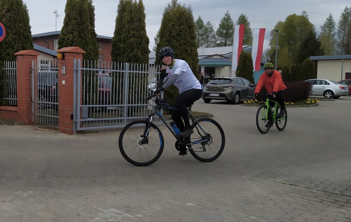 Pola Nadziei: Jacek Lemierski jedzie rowerem z Elbląga na Jasną Górę 