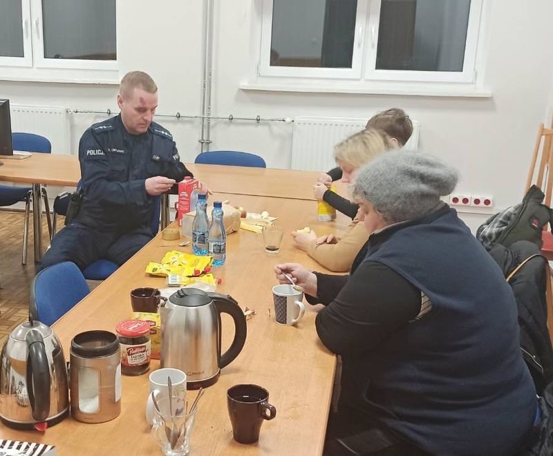 Malborscy policjanci zaopiekowali się ukraińską rodziną