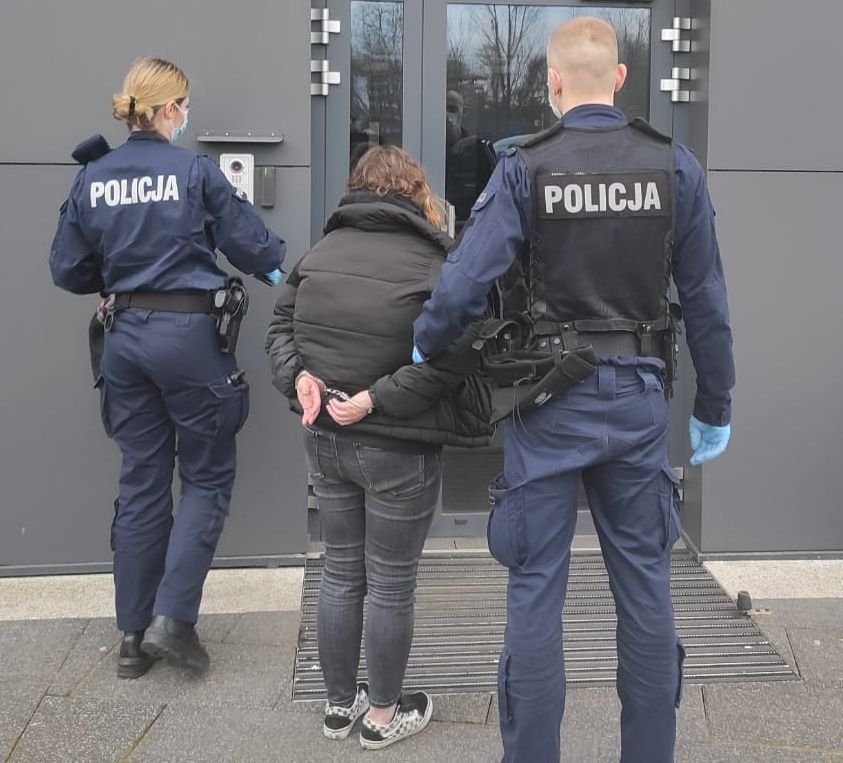 Gdańsk: Włamali się do automatu z maskotkami, odpowiedzą przed sądem