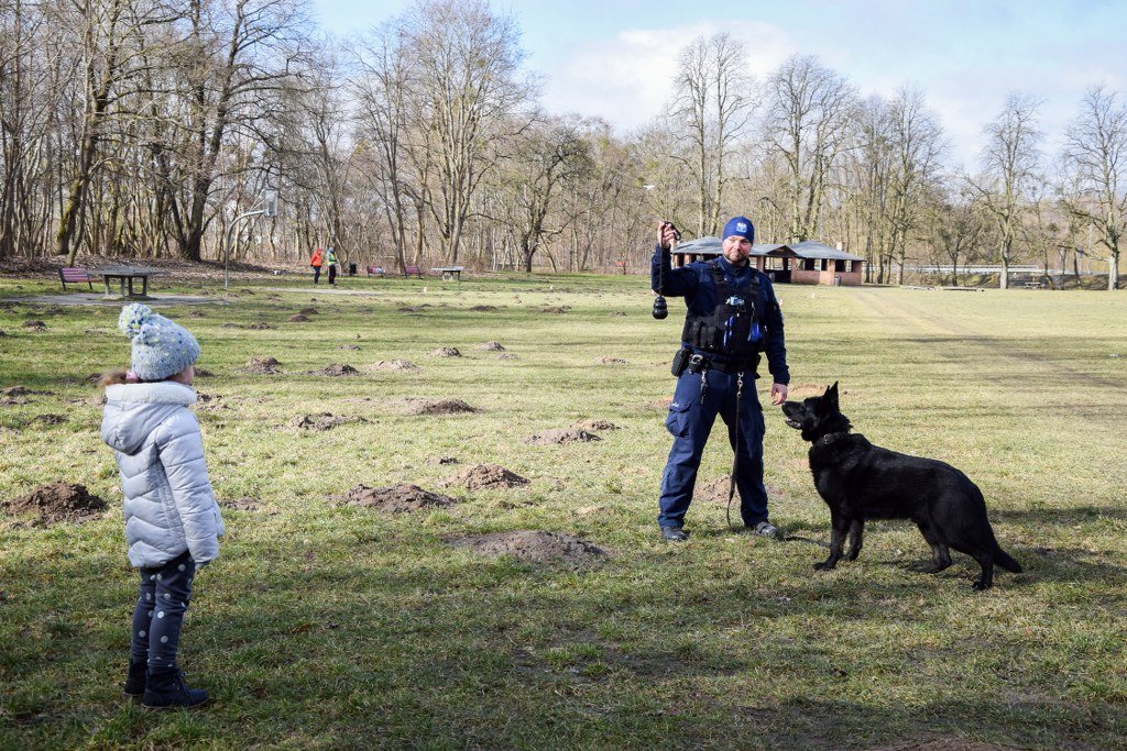 Dziewczynka walczy z chorobą. Policjanci spełnili jej marzenie