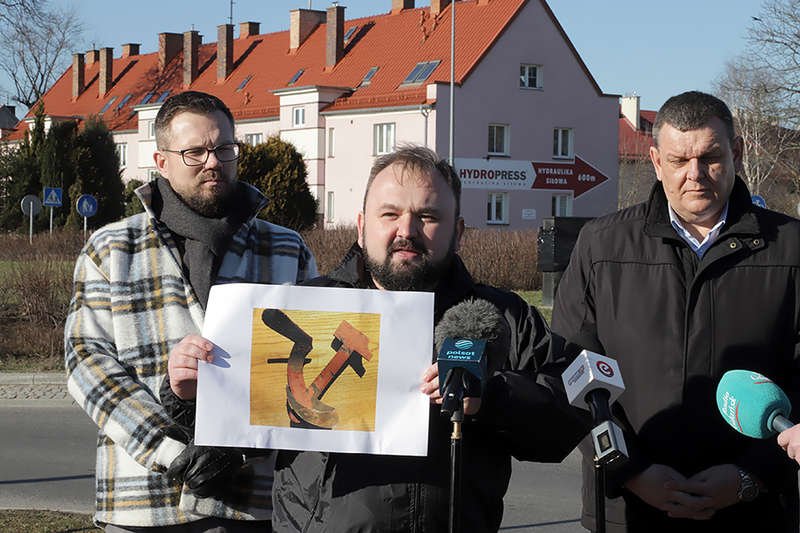 Elbląg: To oni zdjęli sierp i młot z tablicy przy Agrykola